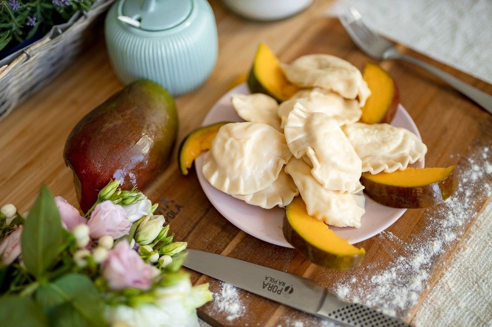 Pierogi z serem i mango